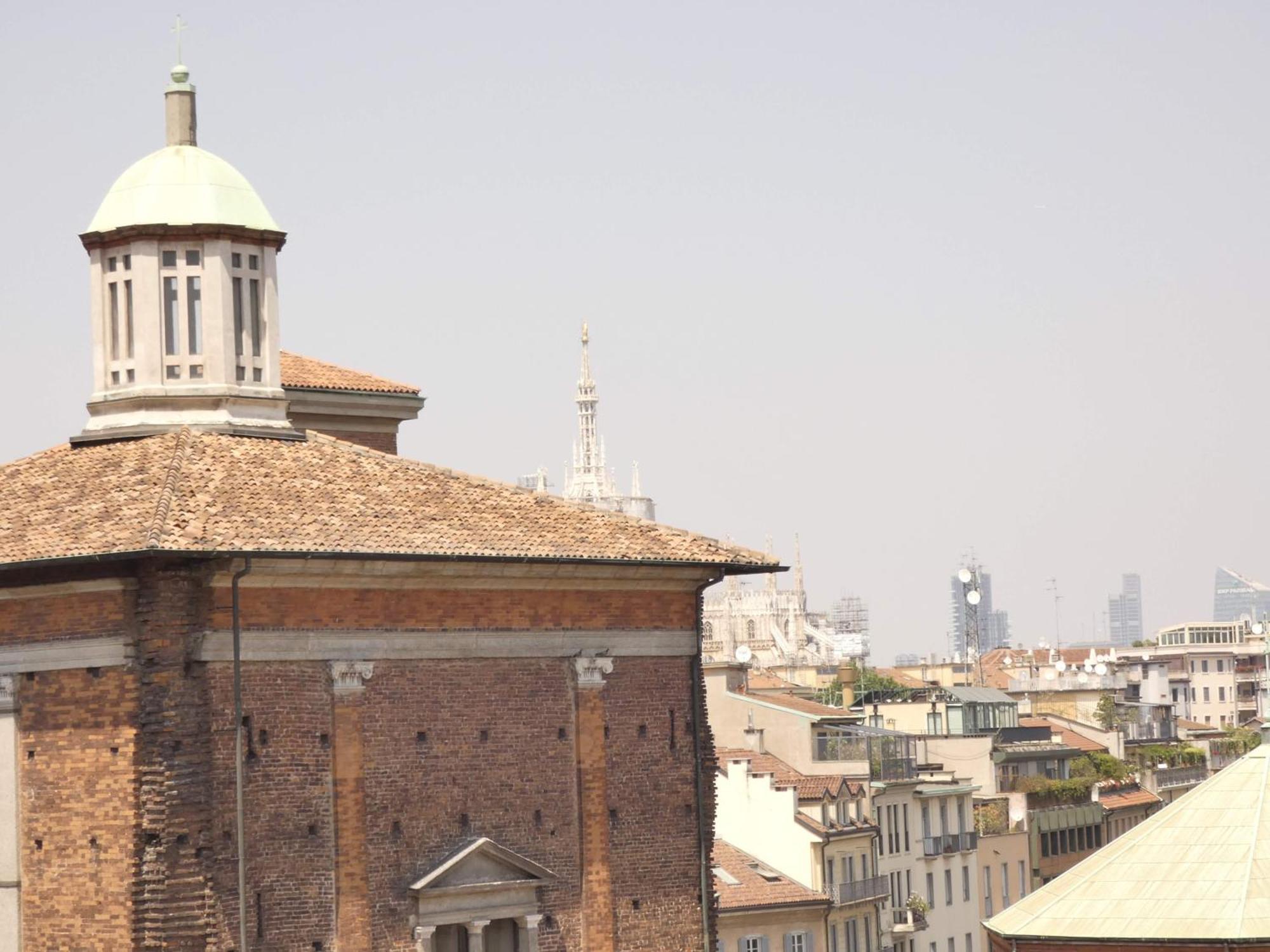 Apartment Heart Duomo Missori Milan